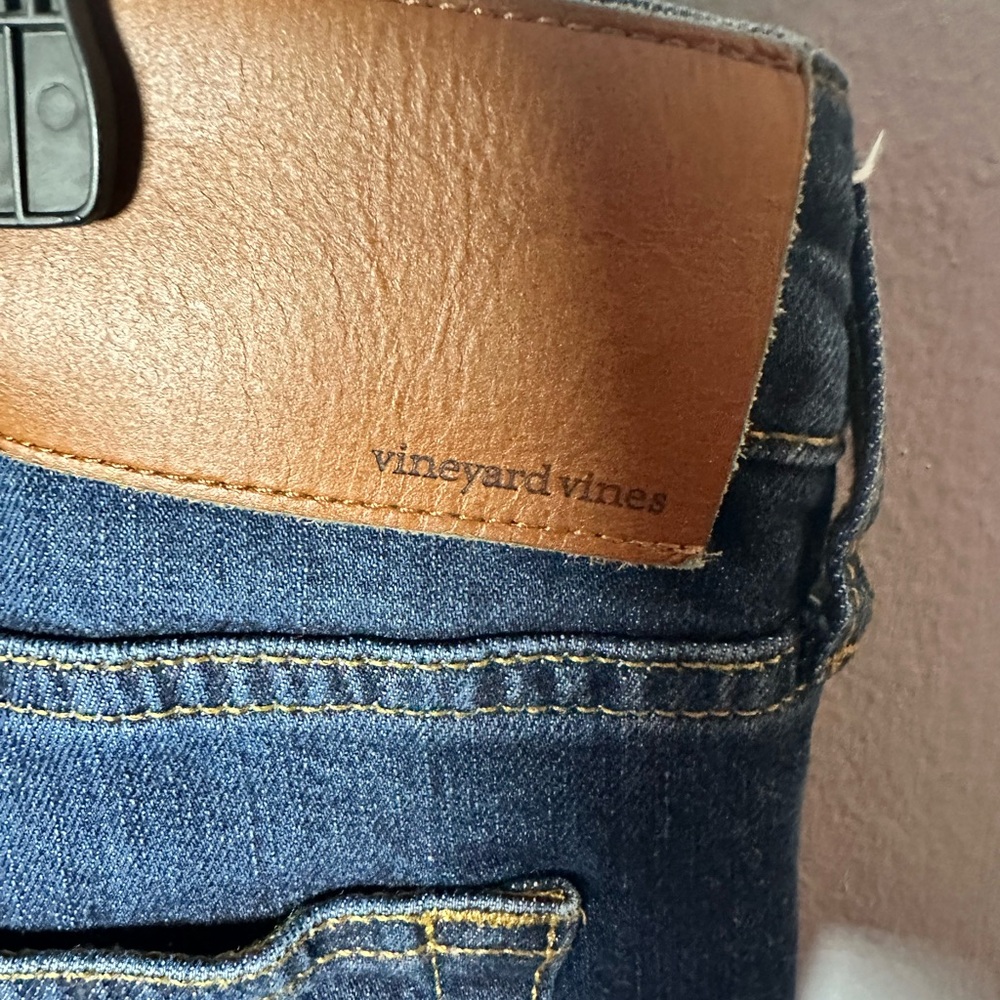 Vineyard Vines Men’s Relaxed in Classic Blue Dark Wash Stretch Size 33” - Picture 3 of 9